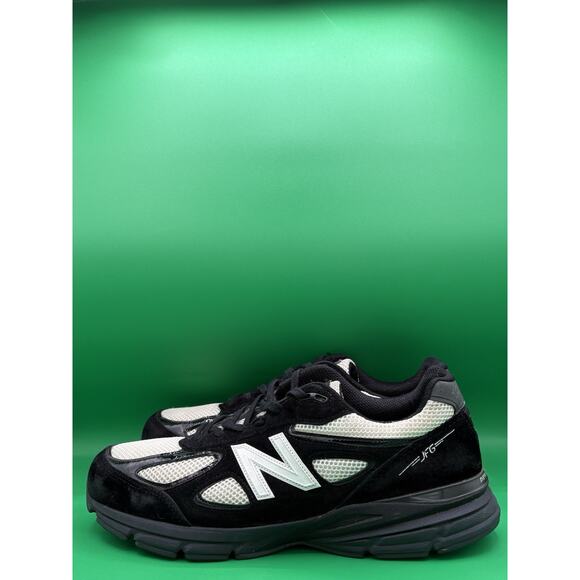 Athletic_Shoes